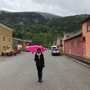 Meet your Posher, Rina